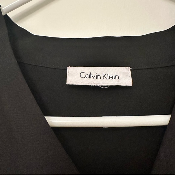 Calvin Klein Black and White Long Sleeve Relaxed Blouse with Gold Button Cuffs - Picture 2 of 8